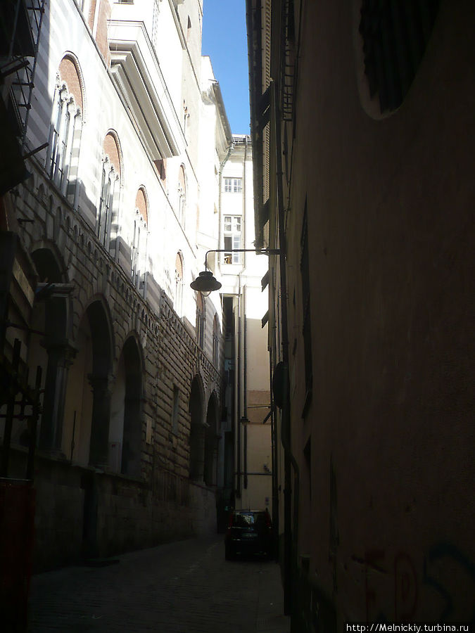 Прогулка по улочкам и площадям Генуи
