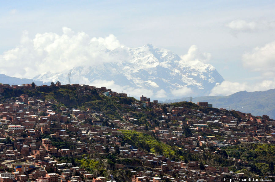 На горизонте видны Кордильеры Ла-Пас, Боливия