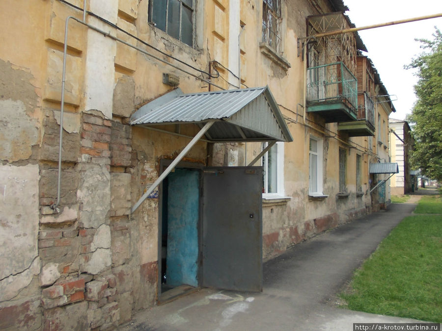 Оборотная сторона домов на улице Ленина Кемерово, Россия
