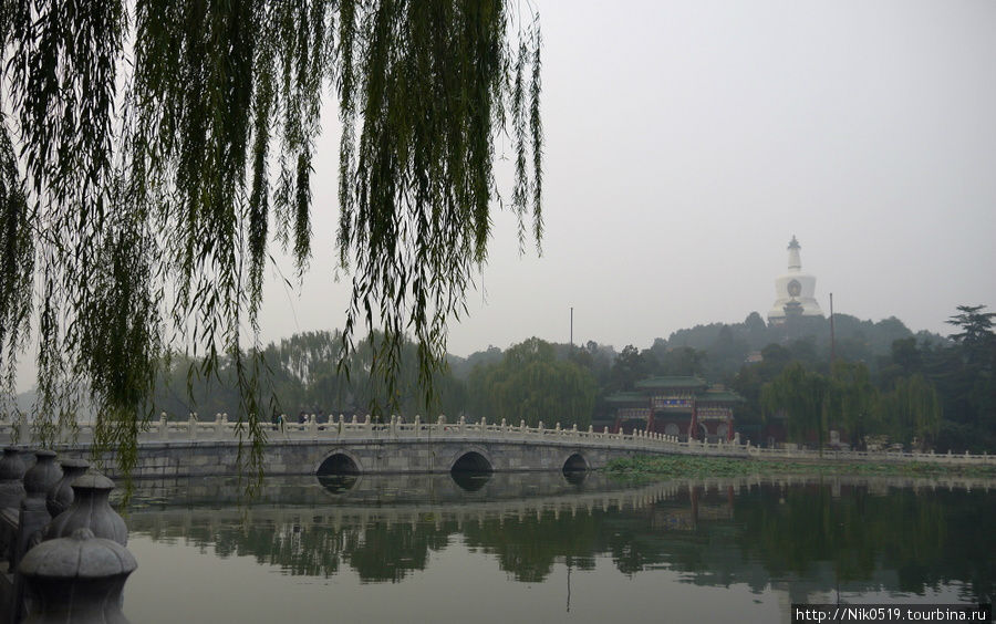 Императорский сад - парк Бейхай. Пекин, Китай