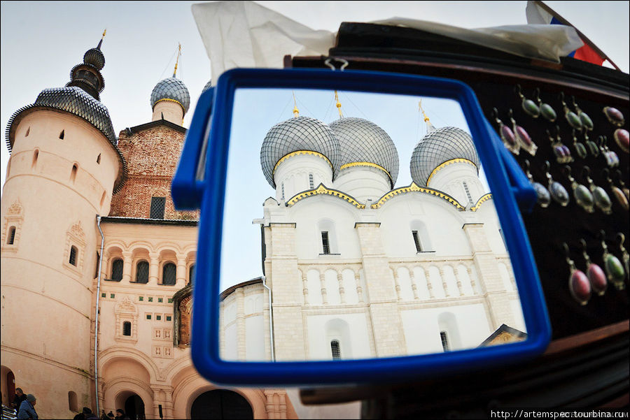 Примерить сережку на фоне куполов церкви: бесценно! Ростов, Россия