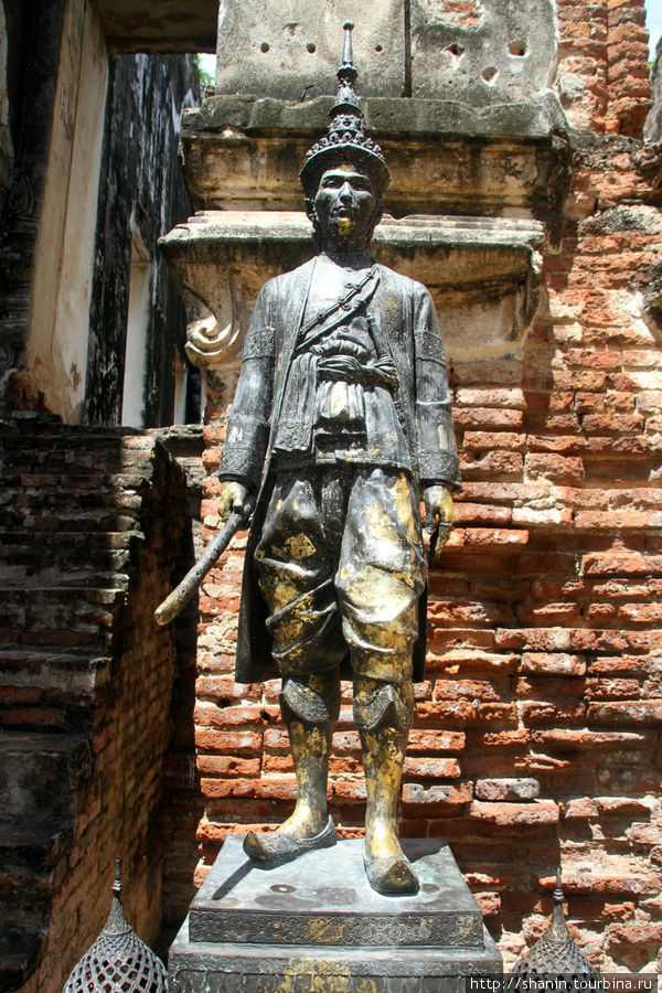 Статуя короля Нараи Великого Лоп-Бури, Таиланд