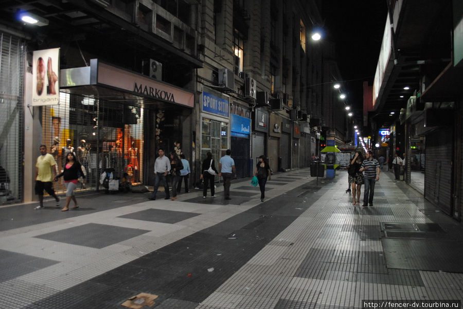 По улицам ночной столицы Буэнос-Айрес, Аргентина