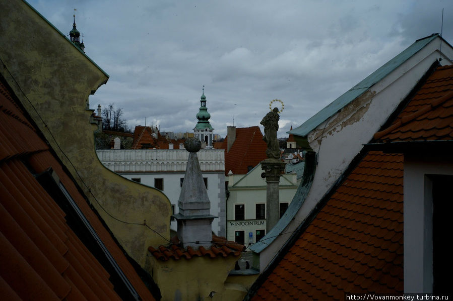 Вид из мансардного окошка Чешский Крумлов, Чехия