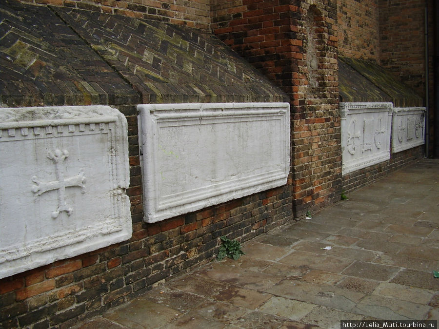 могила предателей, чтоб никто не знал и не помнил их имена Венеция, Италия