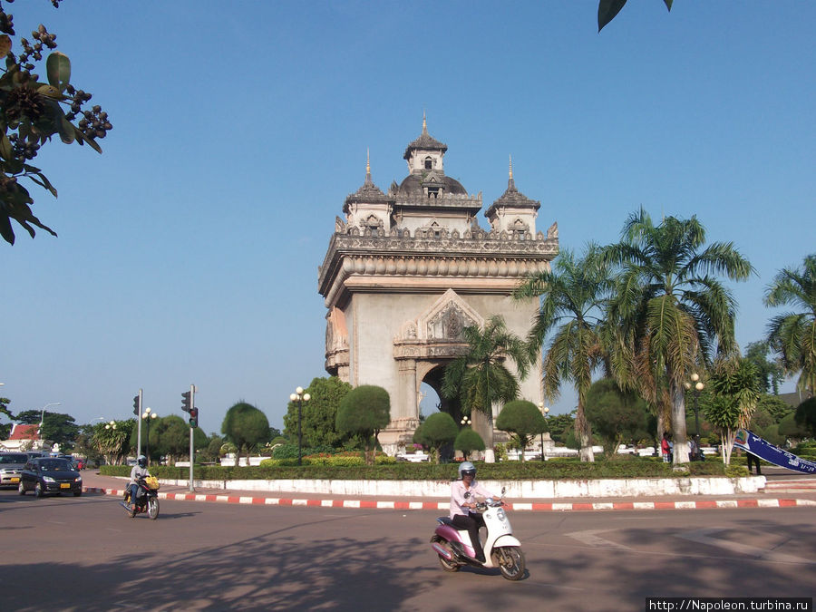 Триумфальная арка в центре Вьентьяна Вьентьян, Лаос