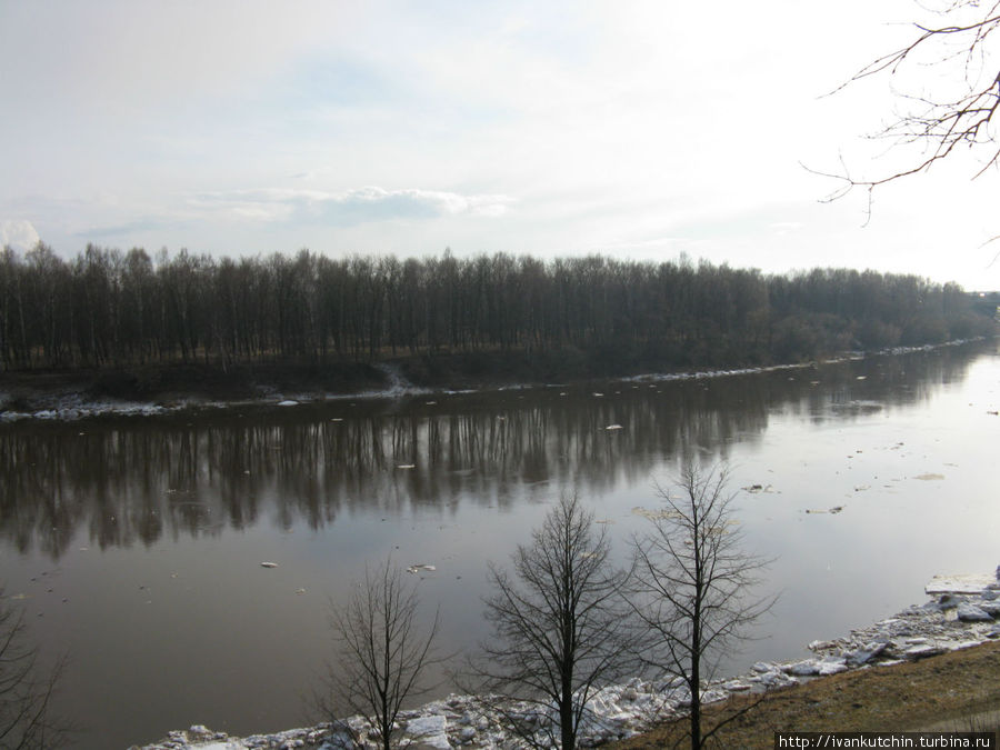 Западная Двина, говорят в этом месте со дна достали Борисов камень Полоцк, Беларусь