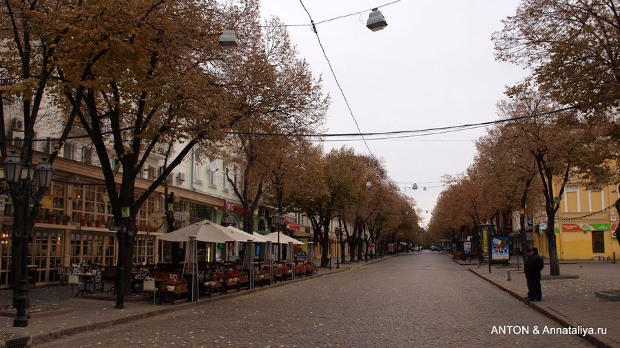 Улица Дерибасовская ранним утром. Одесса, Украина