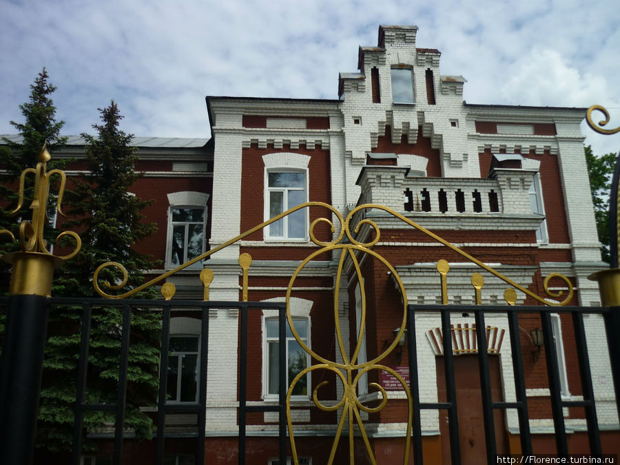 Школа рядом с фабричным районом Раменское, Россия