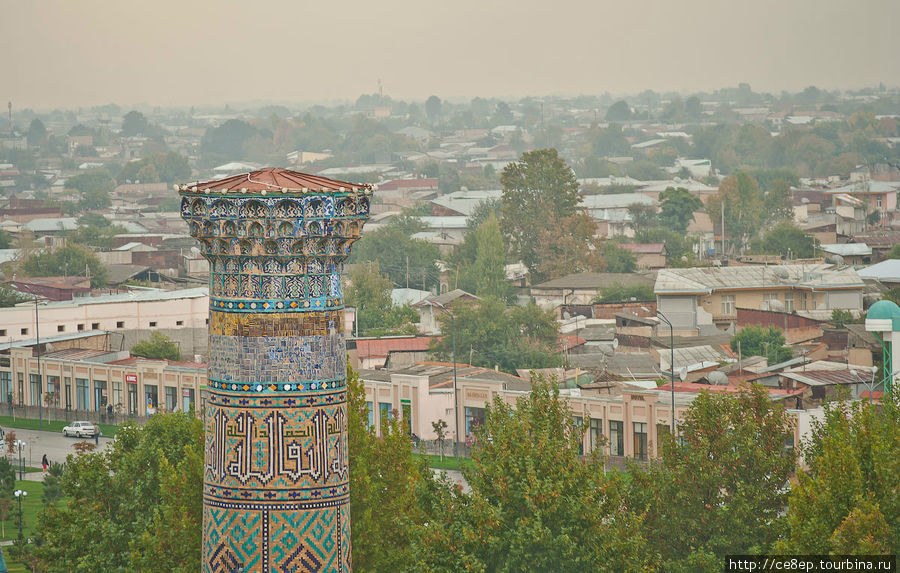 Минарет и город Самарканд, Узбекистан