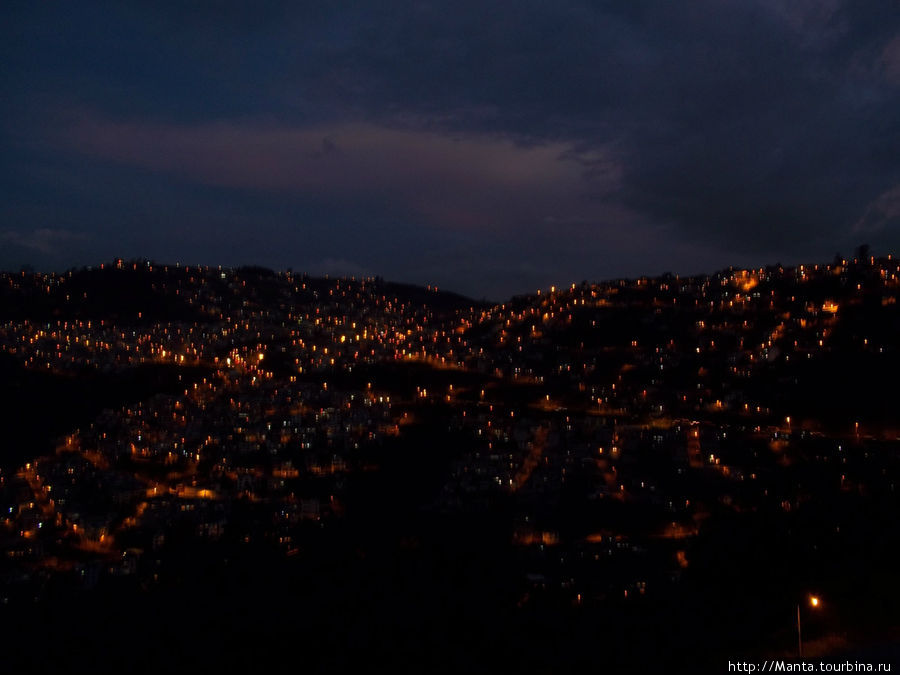 Кито, сектор Эль Дорадо - Вид из окна Кито, Эквадор