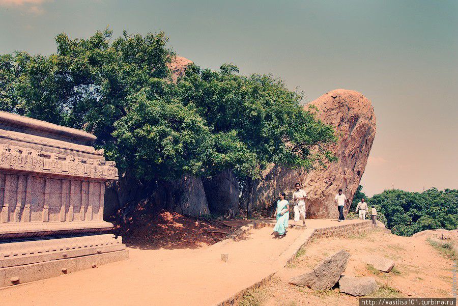 Мамаллапурам - гранитный холм с храмами и барельефами