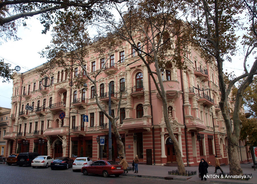 Самые красивые Одесские дворцы, на мой взгляд, стоят на Пушкинской улице. Вот этот, например. Одесса, Украина