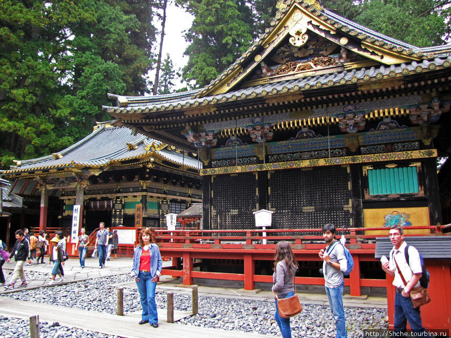 Это главное святилище, сейчас вход туда открыт, но съемка внутри запрещена Никко, Япония