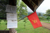 Лаосский флаг на КПП
