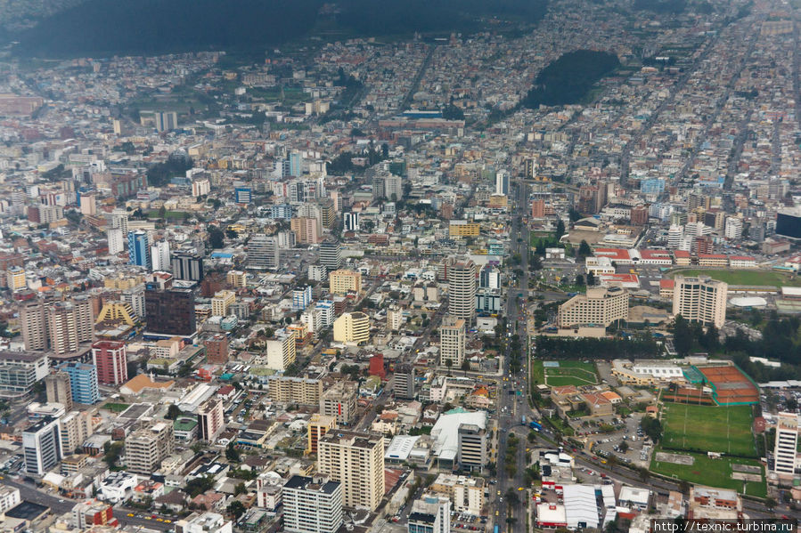 Кито с борта самолёта Кито, Эквадор