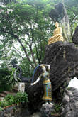 Статуя Маторани — без нее ни один монастырь в Луангпхабанге не может обойтись
