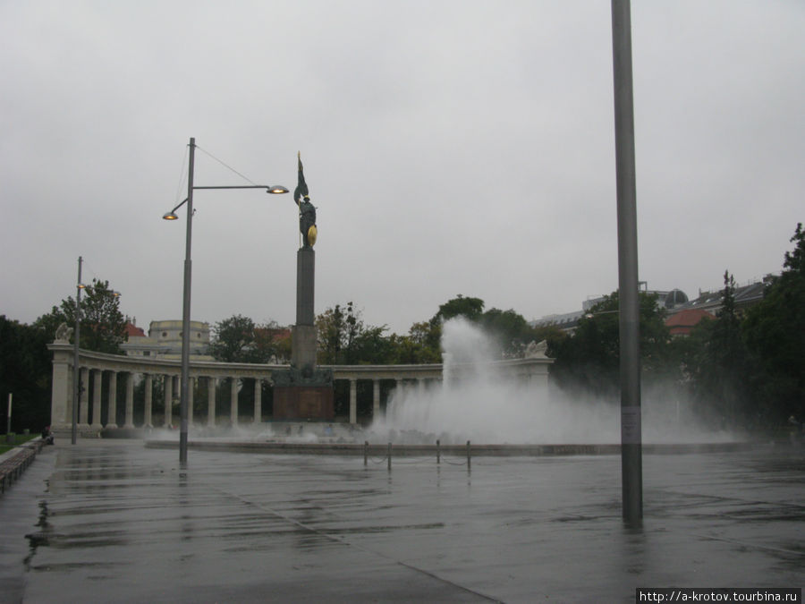 Памятник советским воинам, погибшим за освобождение Вены в апреле 1945 года Вена, Австрия
