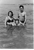 Я с родителями в Сухуми в 1956 году