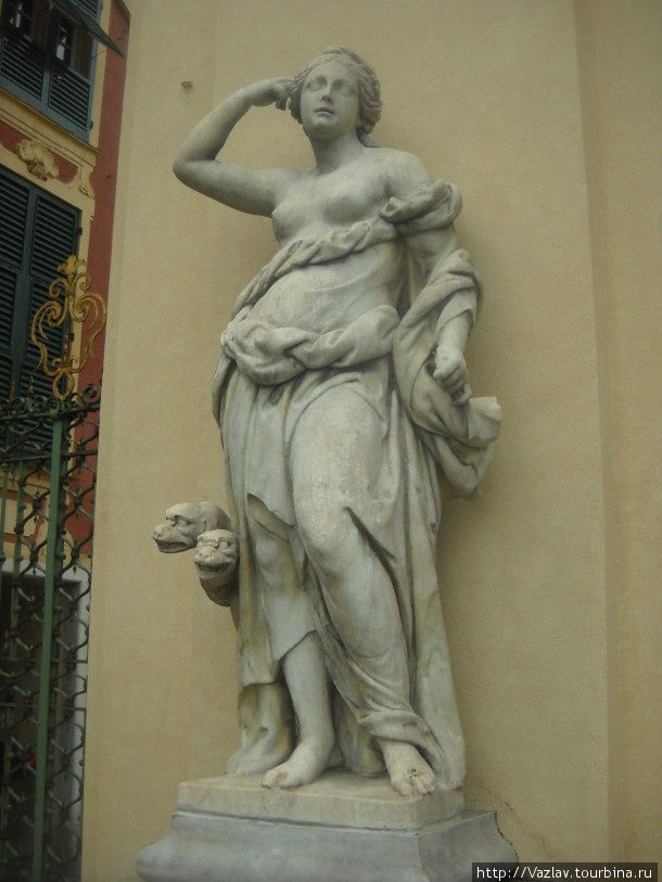 Богиня Генуя, Италия