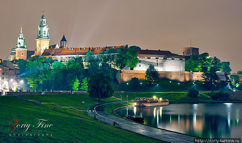 Ночной Краков в проливной дождь Краков, Польша