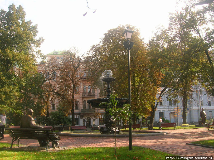 Памятники на прогулке Киев, Украина