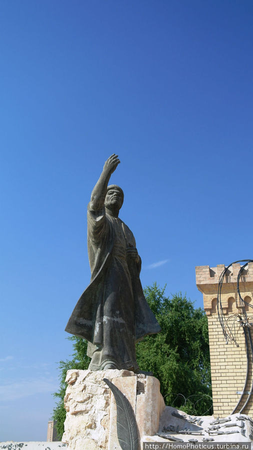 Памятник Аль-Мутанабби Багдад, Ирак