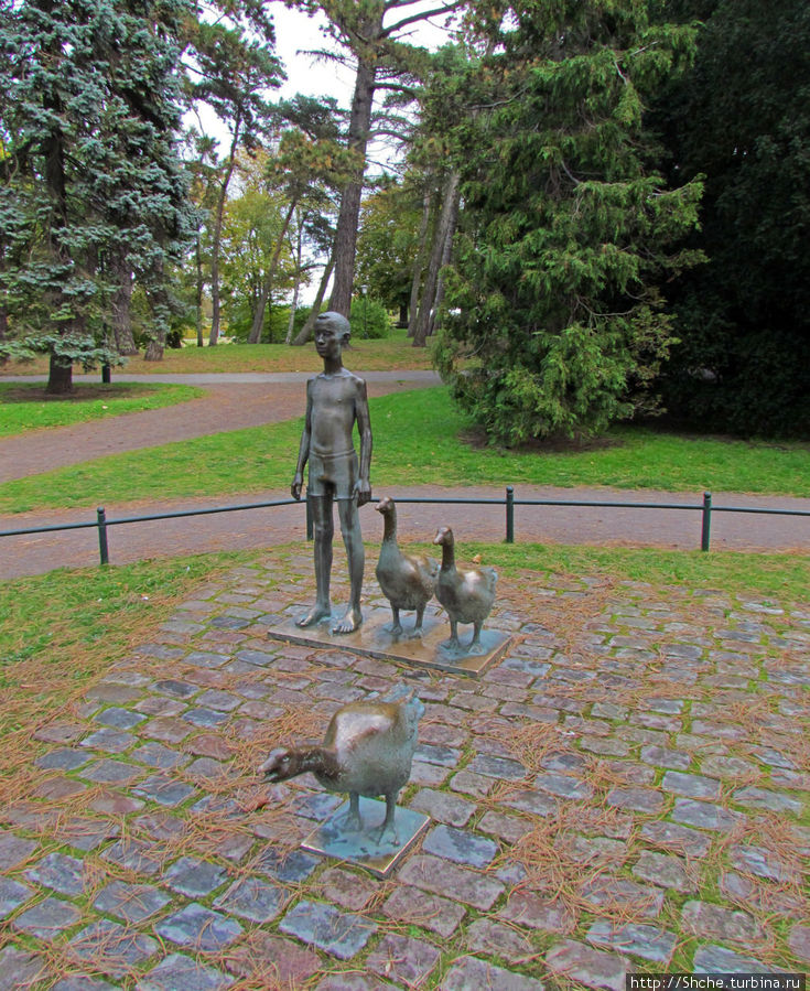 Парковая скульптура, оригинальная, как везде в Скандинавии Мальмё, Швеция
