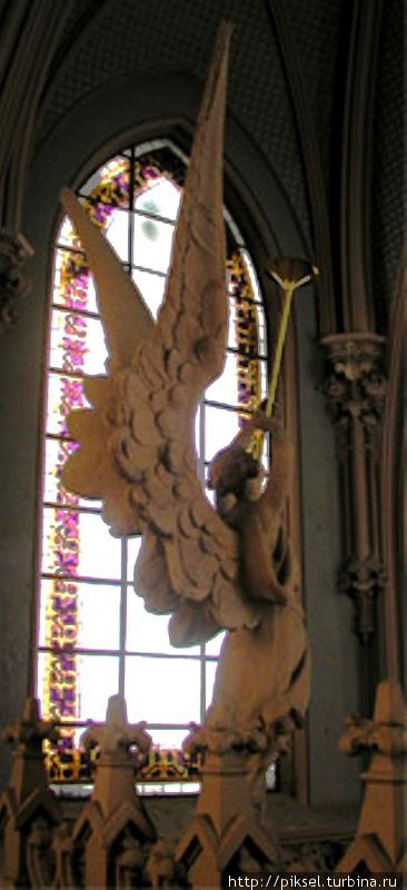Элемент стиля Барокко. Скульптура трубящего Ангела руки Элиа Сала (взято в интернете)