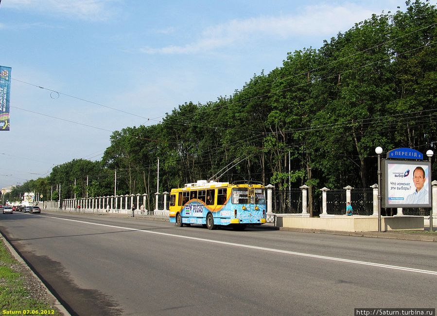Улица Сумская, на фоне парка Горького Харьков, Украина