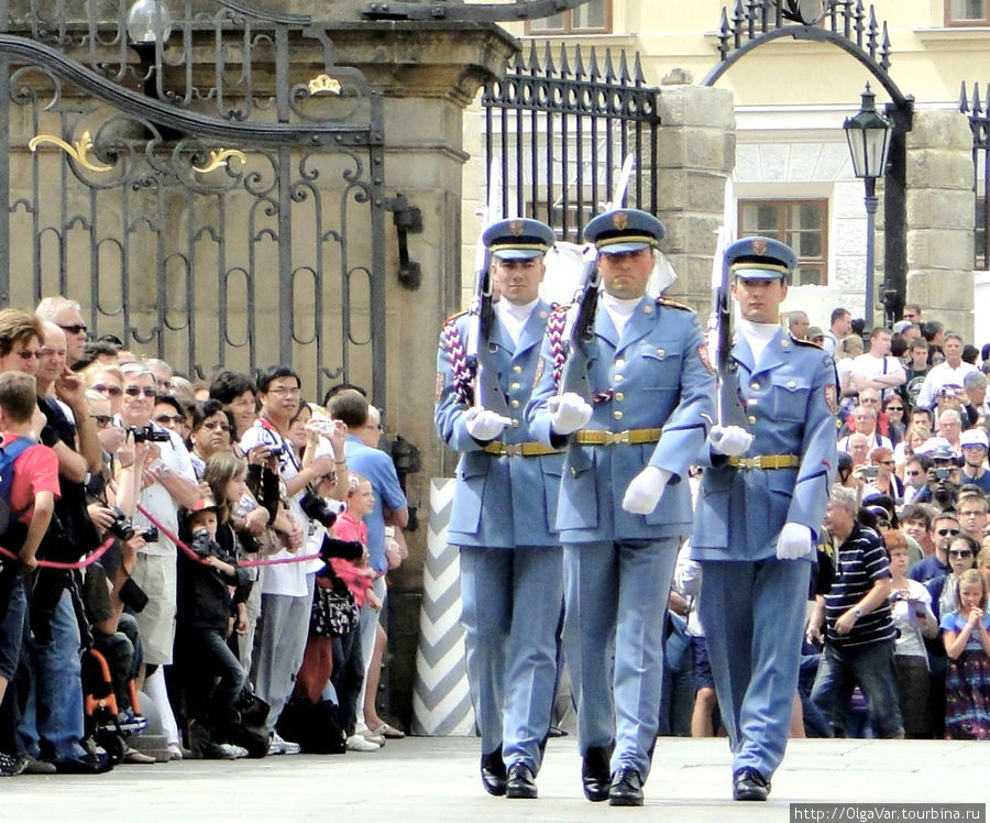 Термин «гвардия» появился в Италии в 12 веке и обозначал отборный отряд для охраны государственного знамени Прага, Чехия