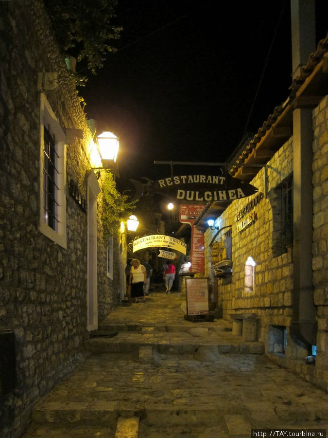 Прогулка по ночному Ульцину Улцинь, Черногория