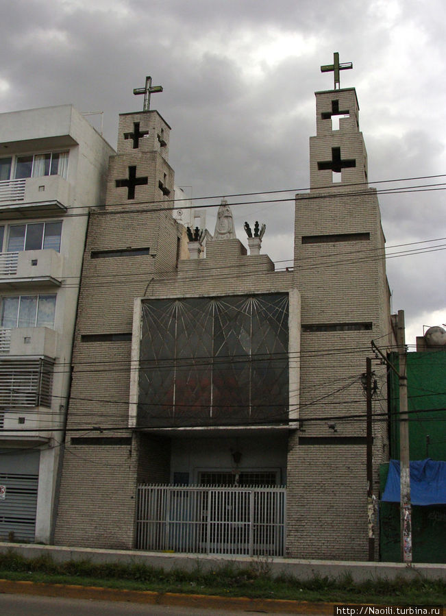 Церковь — выглядит достаточно таинственно, но вряд ли она послужила причиной названия улицы Мехико, Мексика