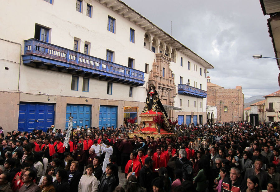 Католическая Страстная пятница в древнем городе Куско