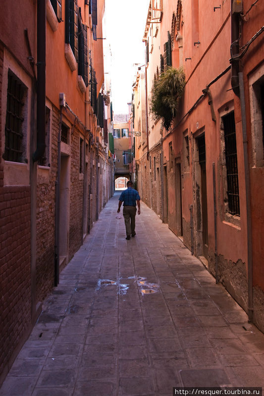 Улочка на которой я жил, р-н Каннареджио, Венеция. Венето, Италия