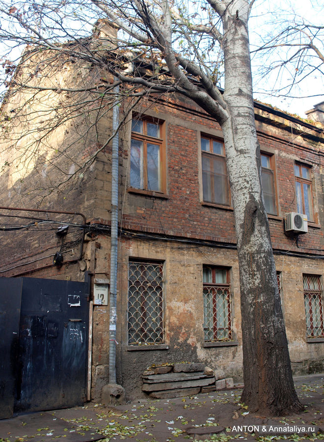 А в этом доме, говорят, что одно время жила Сонька Золотая Ручка. Одесса, Украина