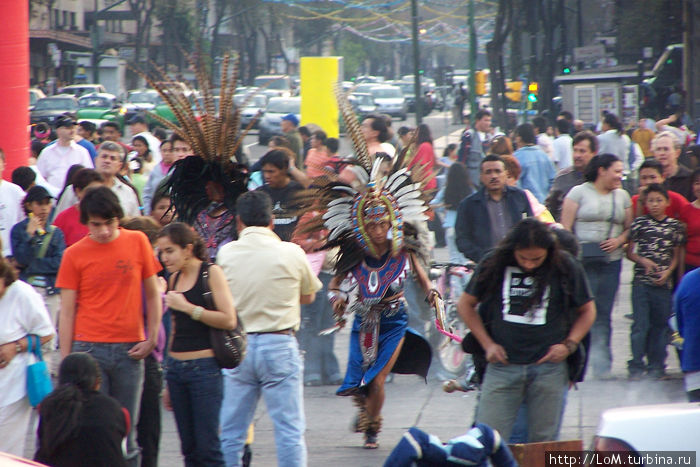 Центральная площадь города — Сокало (площадь Конституции) Мехико, Мексика
