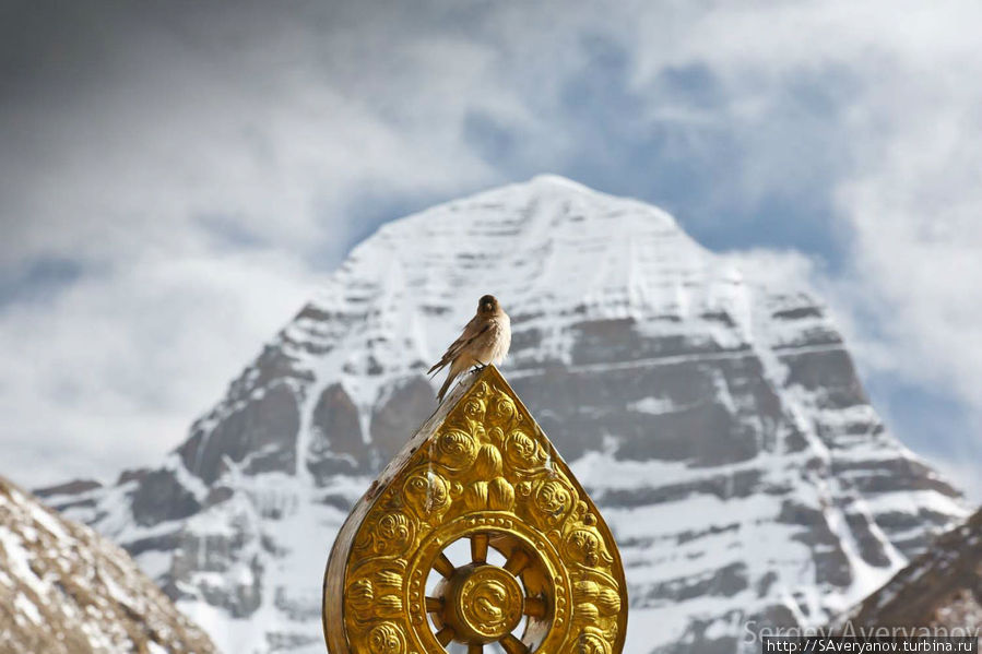 Вид на Северное Лицо от монастыря Дира Пхук Дарчен, Китай