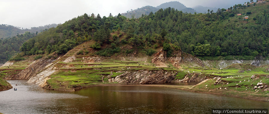 Ватерлиния озера Кулехани Зона Багмати, Непал
