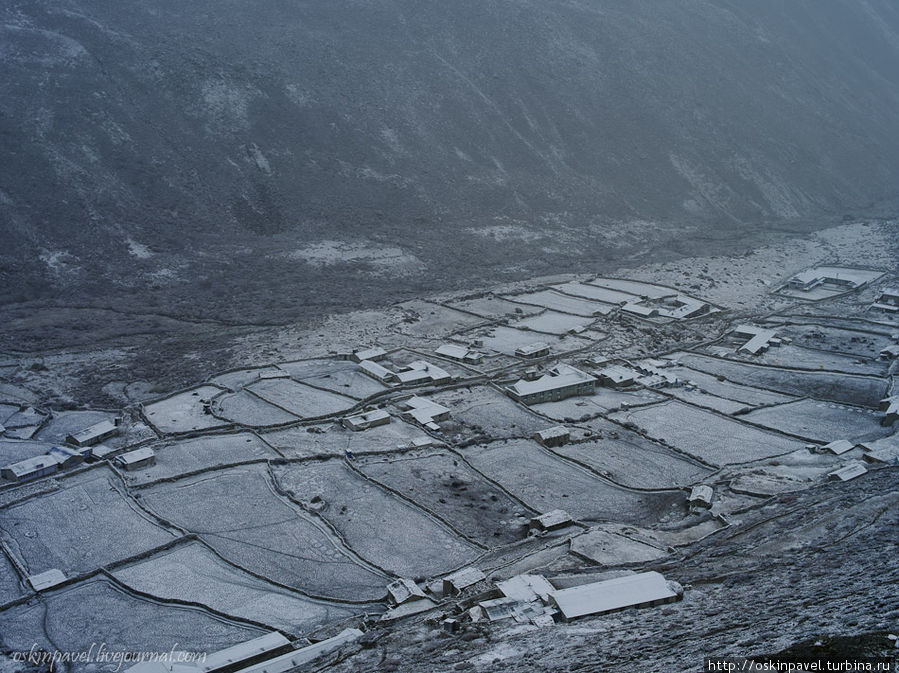 Снег на лунном поле заметал следы... Дингбоче, Непал