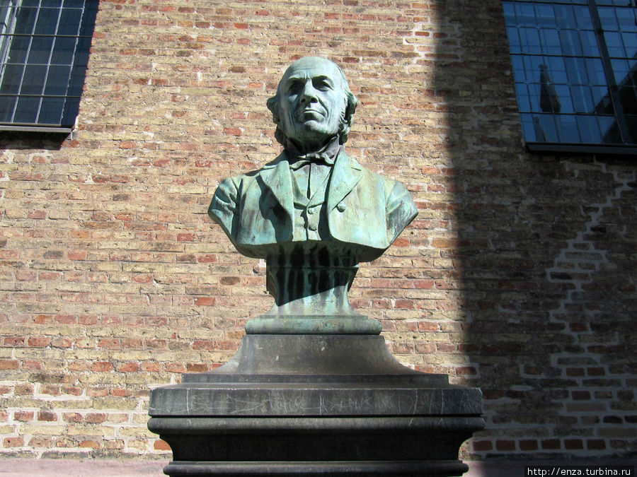 Бюст норвежского композитора, органиста и фольклориста Людвига Матиаса Линдемана (1812-1887) Осло, Норвегия