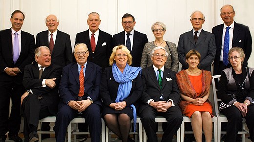 Фотокарточка на память. Пенсионерка из Сундбюберга — крайняя справа в первом ряду. Фото: Marianne Andersson/Regeringskansliet. Швеция