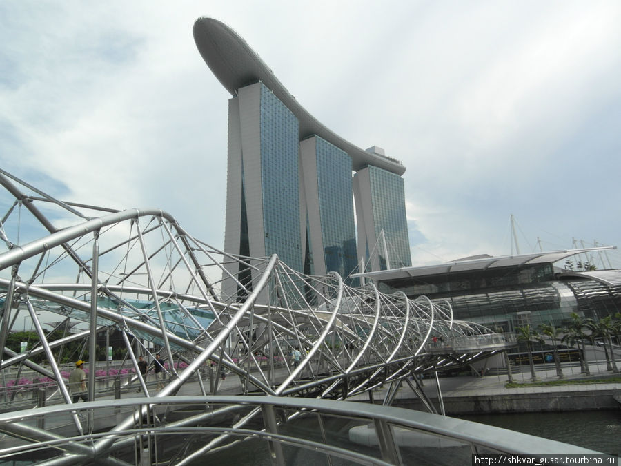 Отель Marina Bay Sands с кораблём на крыше Сингапур (город-государство)