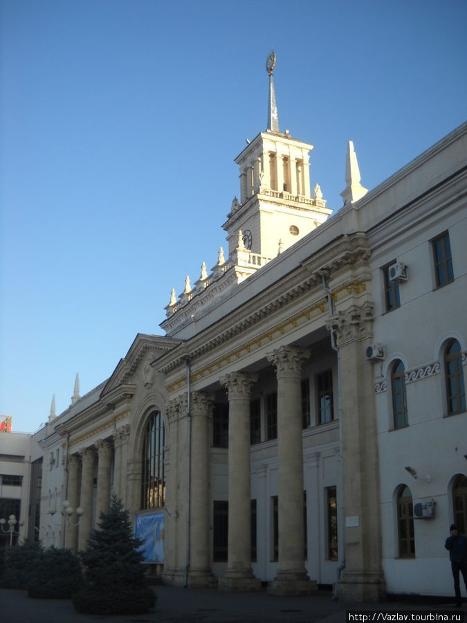Фасад вокзала Краснодар, Россия