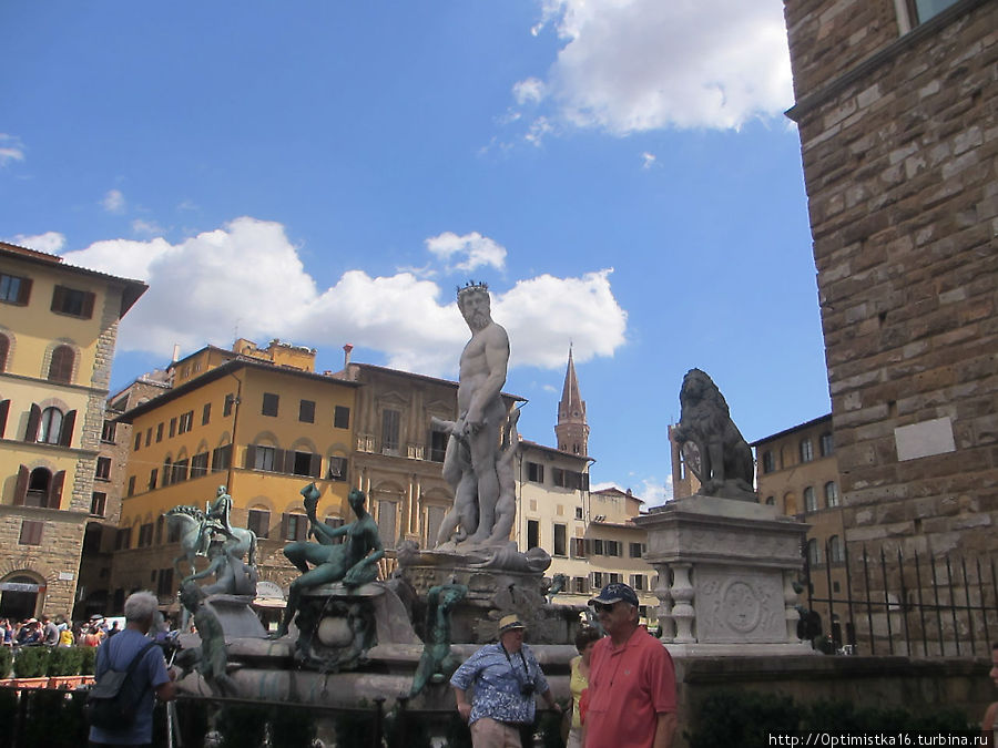 На площади Синьории у Палаццо Веккьо и внутри него Флоренция, Италия
