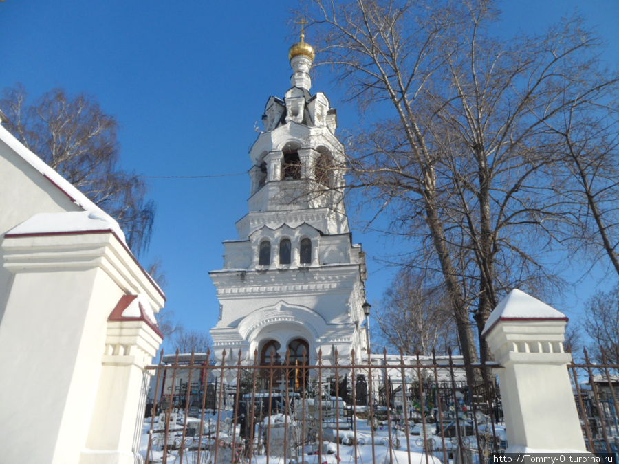 Красное знамя и Крестное знамение Москва, Россия