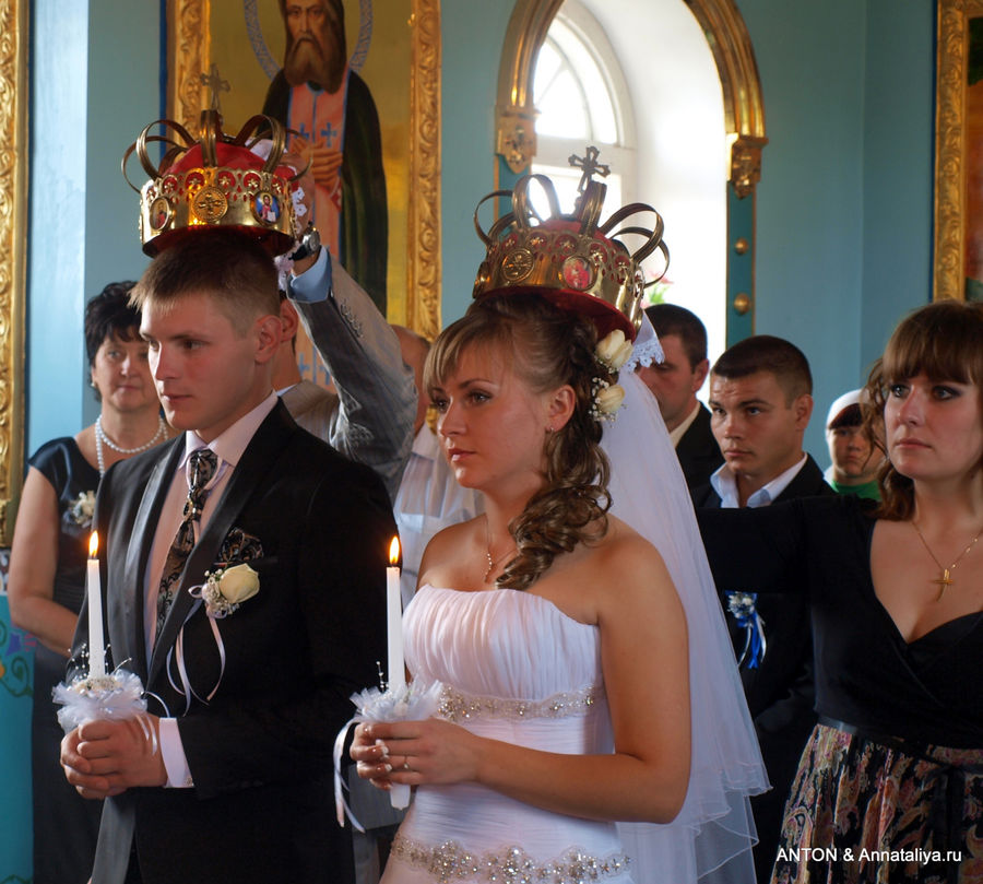 Венчание в сельской церкви. Новоукраинка, Украина