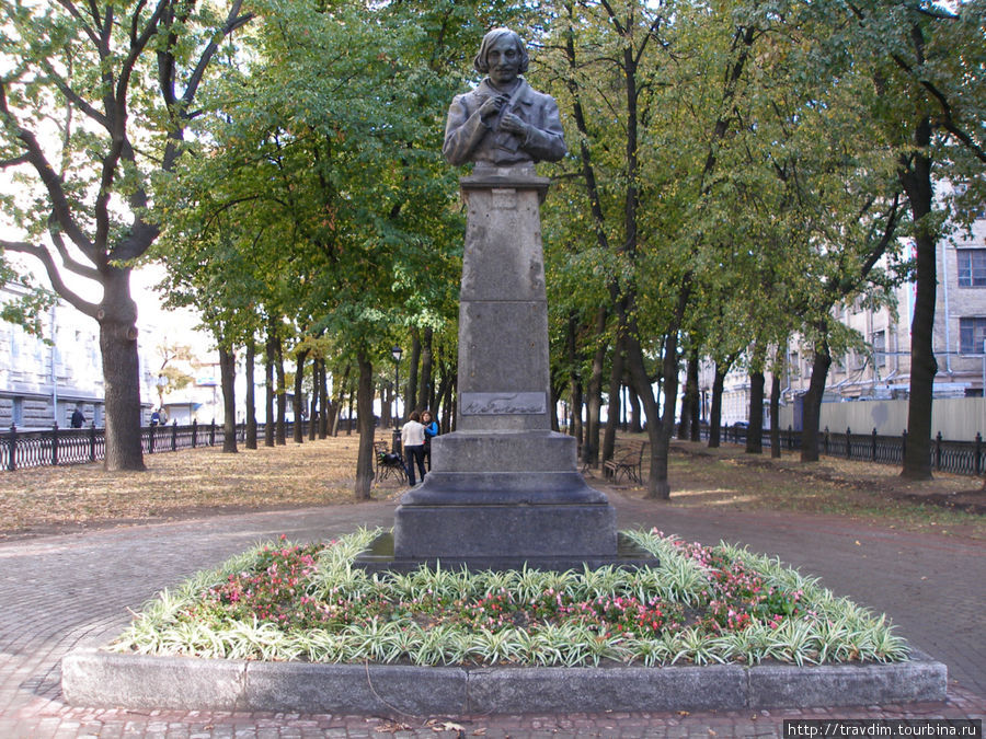 Памятник Н.В.Гоголю. Харьков, Украина