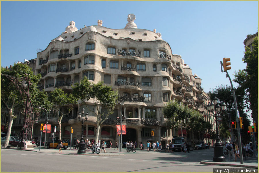 Каса-Мила: на крыше и под крышей Барселона, Испания