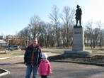 Шлиссельбург. Памятник Петру на набережной недалеко от причала